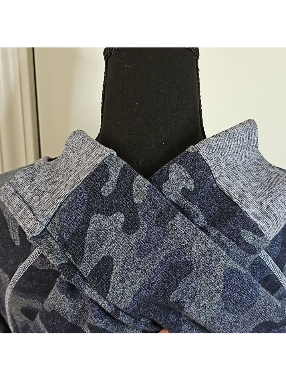 Blue camo oversized sweatshirt -fits 6-8 - Picture 3 of 5